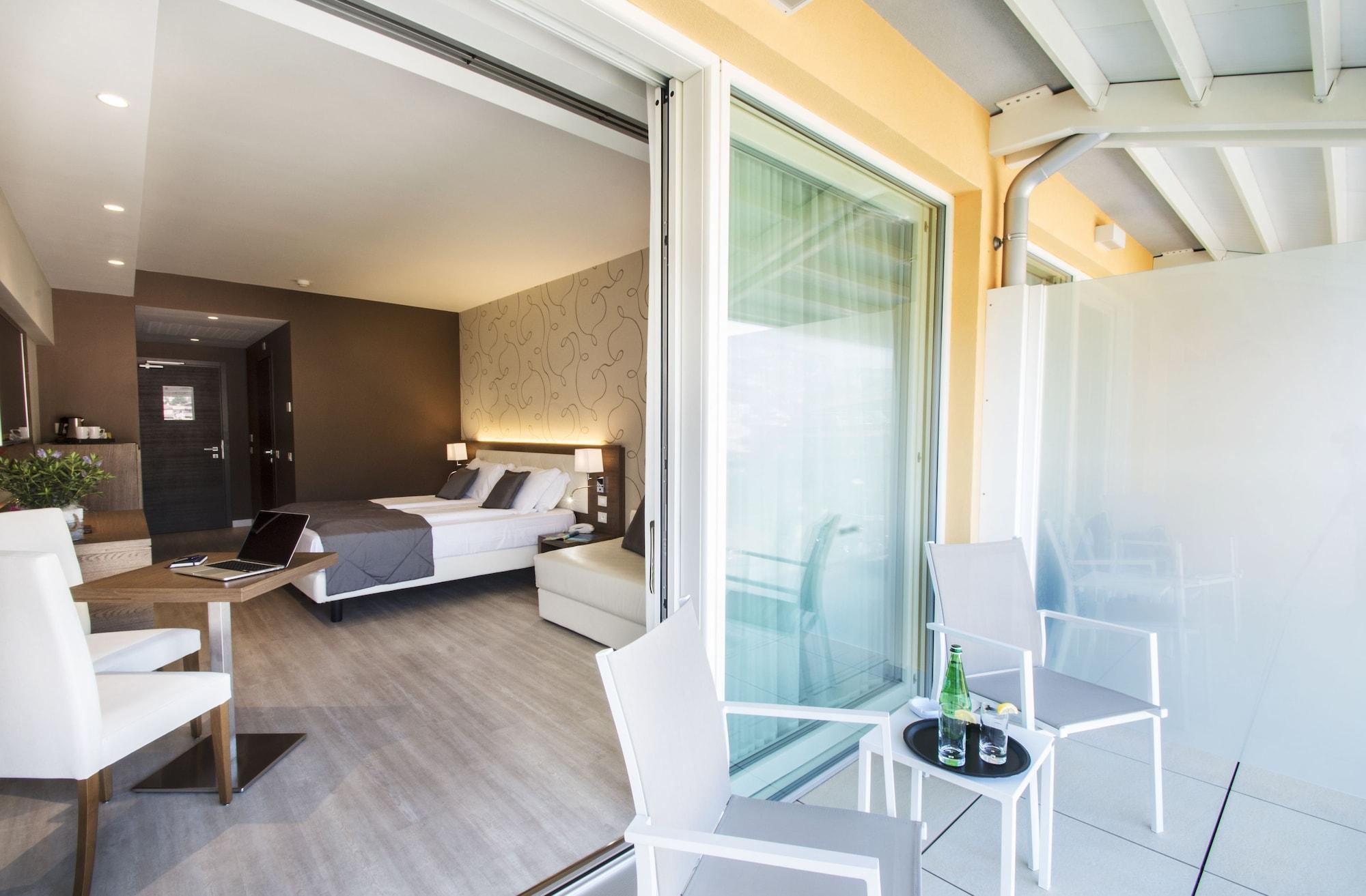 Hotel Bisesti ***s Garda (Verona)