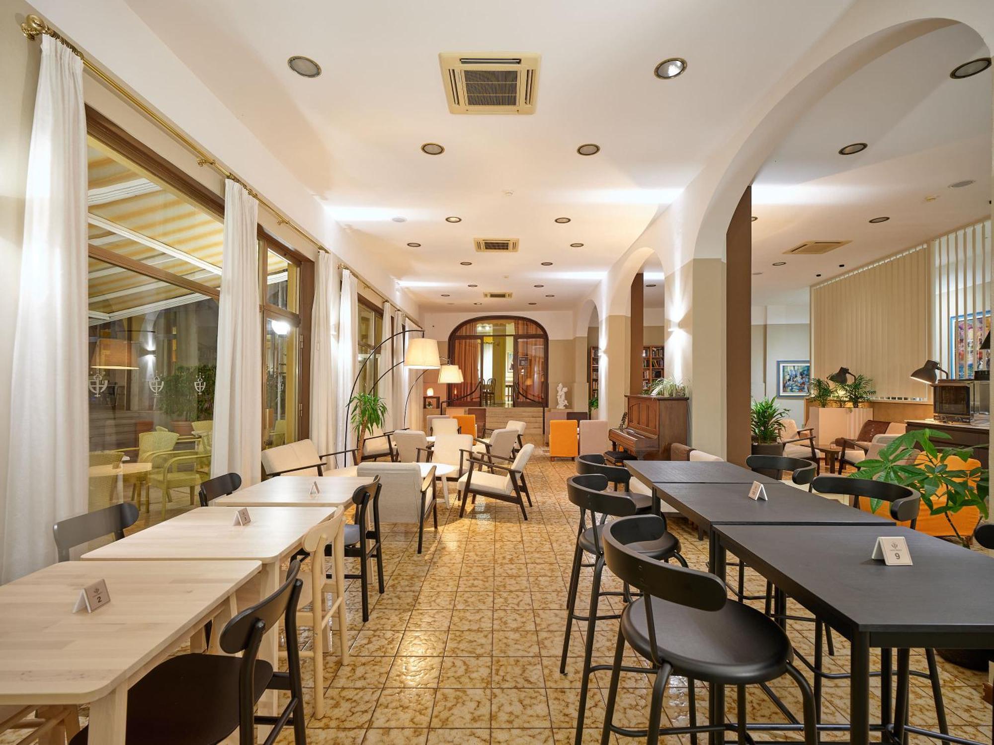 Bisesti ***s Hotel