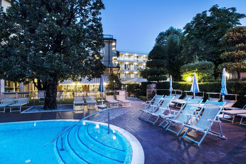 Hotel Bisesti ***s Garda (Verona)