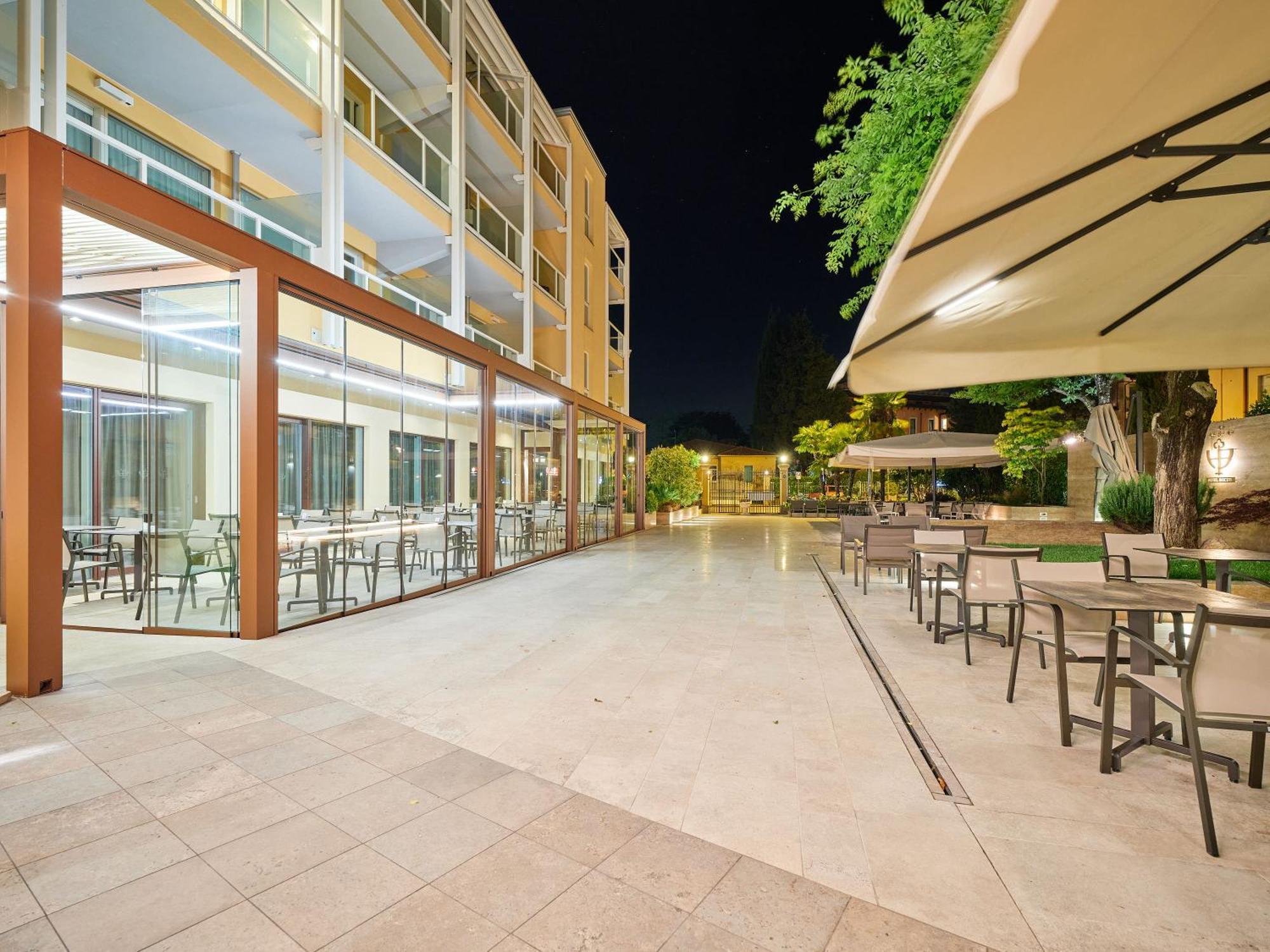 Hotel Bisesti ***s